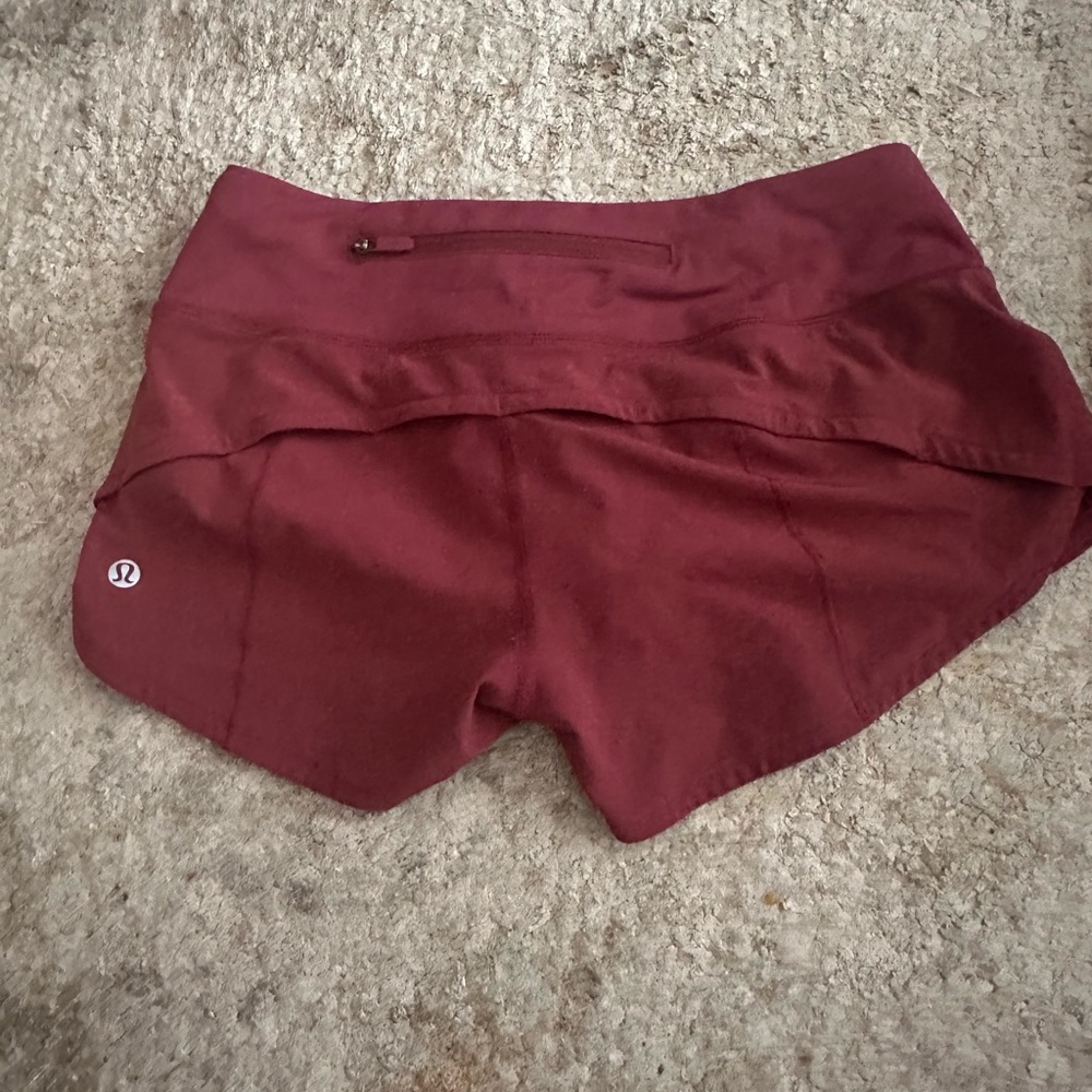 Lululemon low rise 2.5 inch speed up shorts size 2